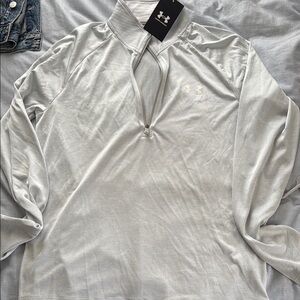 Under Armour Men’s Light Gray Quarter-Zip running Shirt, small. **new with tags*